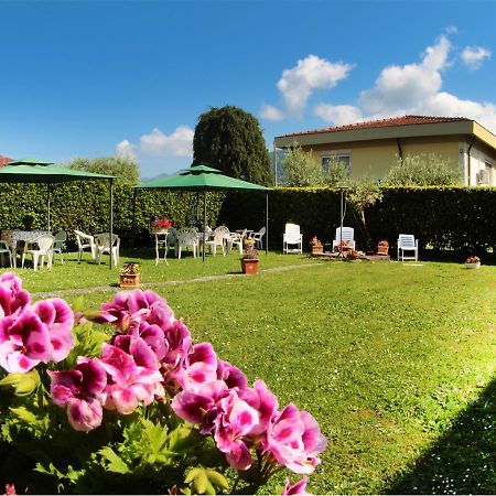 Villa Chiara Affitta Camere การ์รารา ภายนอก รูปภาพ