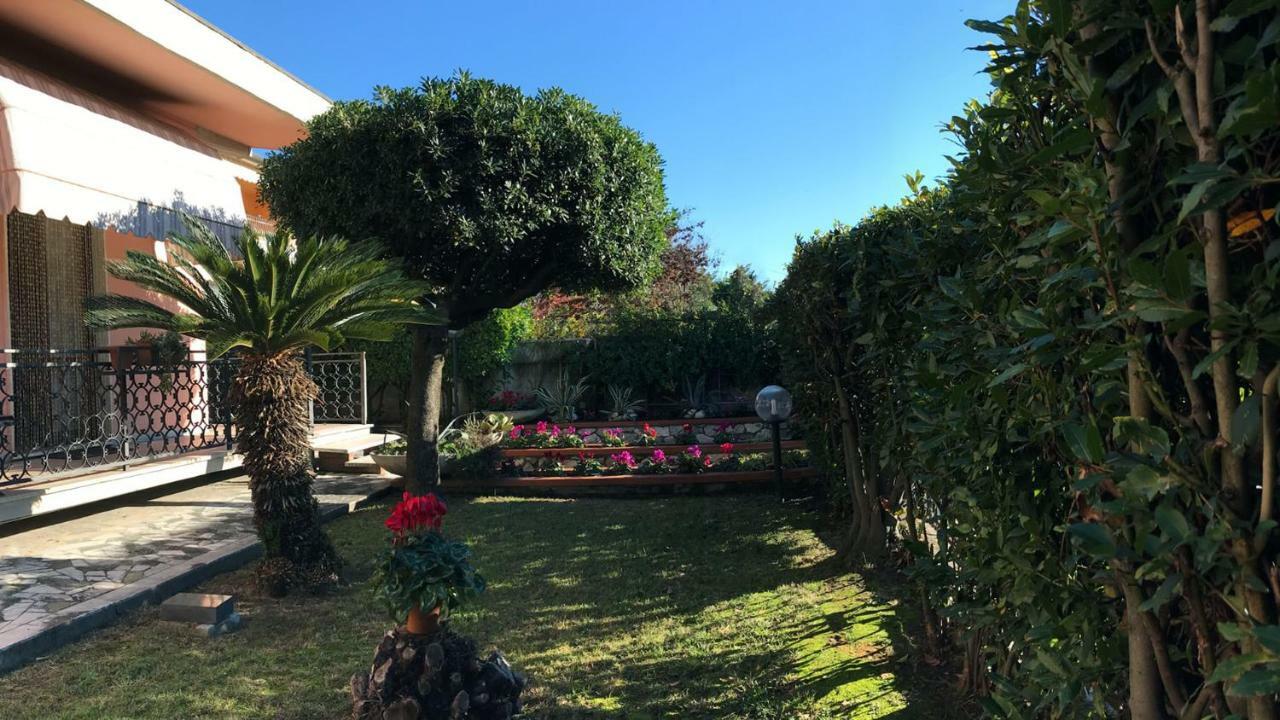 Villa Chiara Affitta Camere การ์รารา ภายนอก รูปภาพ