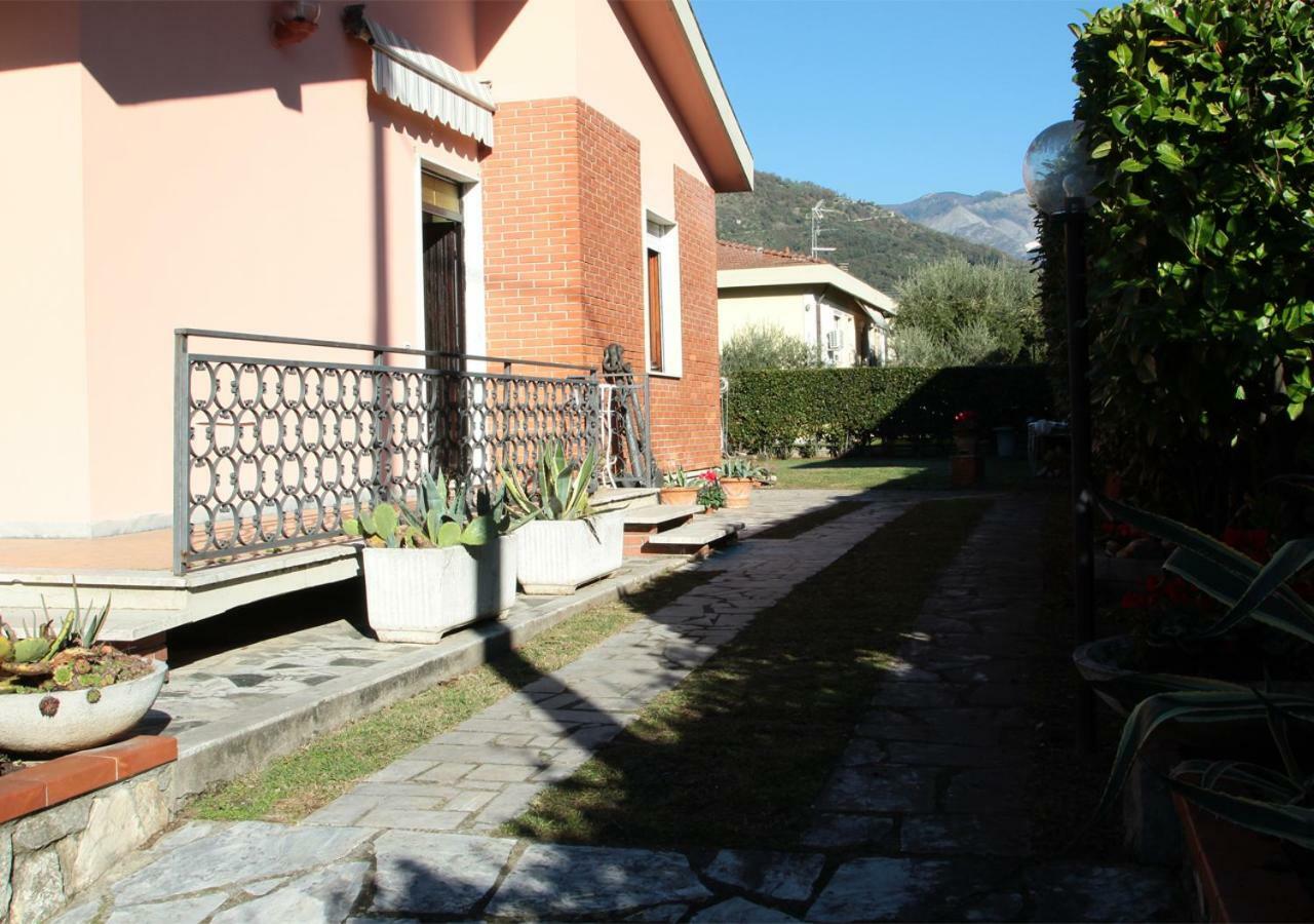 Villa Chiara Affitta Camere การ์รารา ภายนอก รูปภาพ